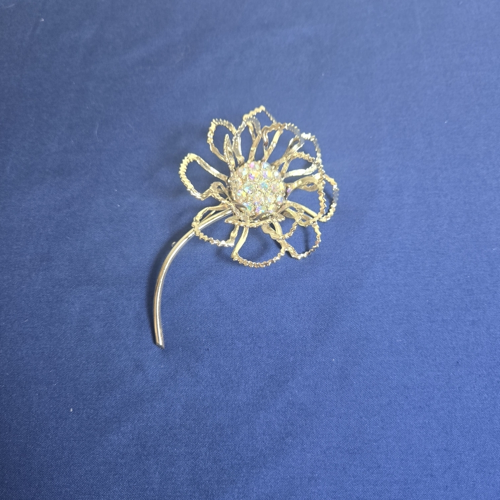 Sarah Coventry "Allusion" Gold Floral Brooch